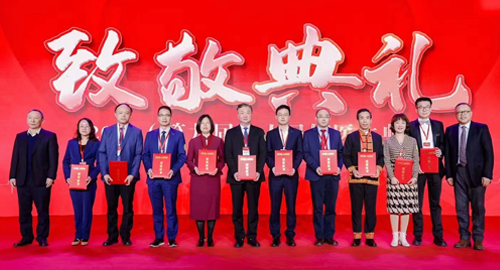 医心向党 :名医 ·民医 | 田龙博士受邀参加2023（第九届）人民好医生致敬典礼
